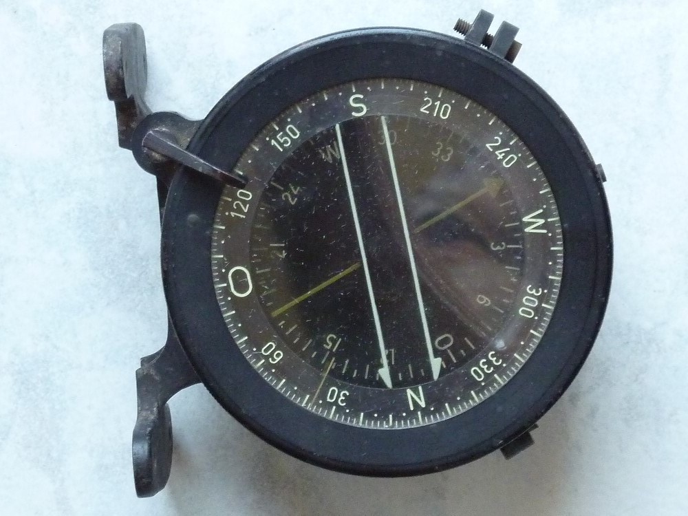Compas de chasseur Allemand Dornier Do 335 P1080019