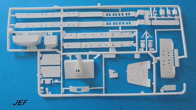 Fil rouge 2021 * Car Ferry AVENIR HELLER 1/200 Réf 80625 - Page 2 Ave_0117