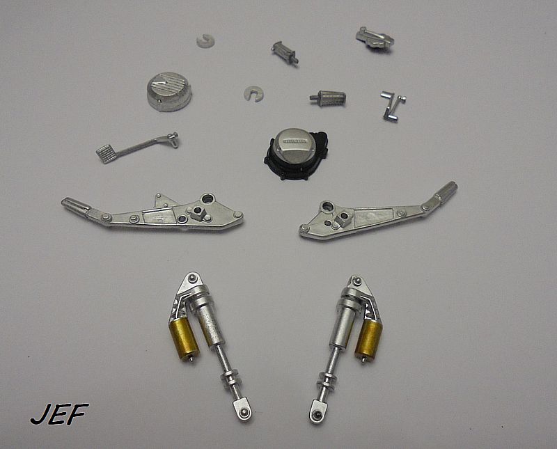 *1/12 HONDA 750 CBF TAMIYA Réf 14066 - Page 3 Cbf_0434