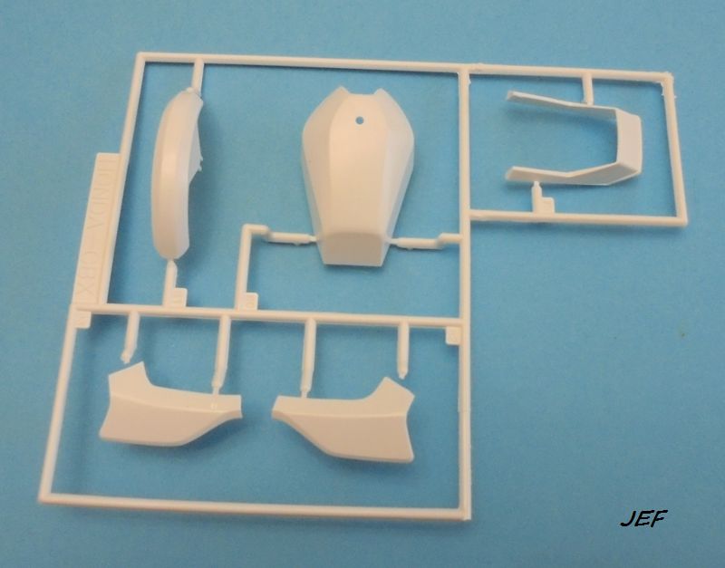 *1/12 HONDA 400 CBX REVELL Réf 07939 Cbx_0040