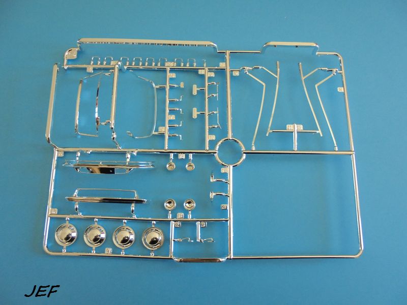 *1/24   DS 19  EBBRO  Réf 25005 Ds_00710