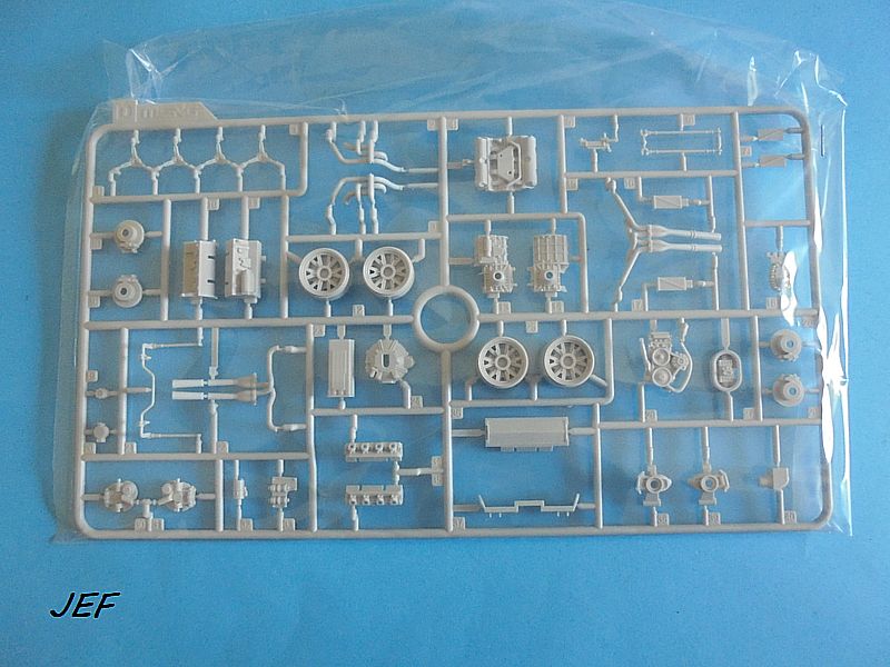 *1/24 FORD GT 40 MkII  1966   MENG Gt_00911