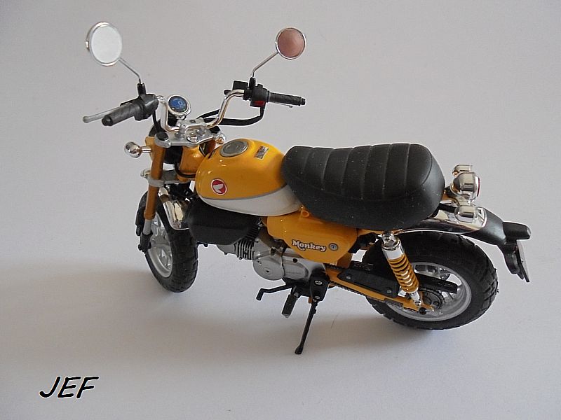 *1/12  HONDA MONKEY 125    TAMIYA  - Page 2 Mon_0821