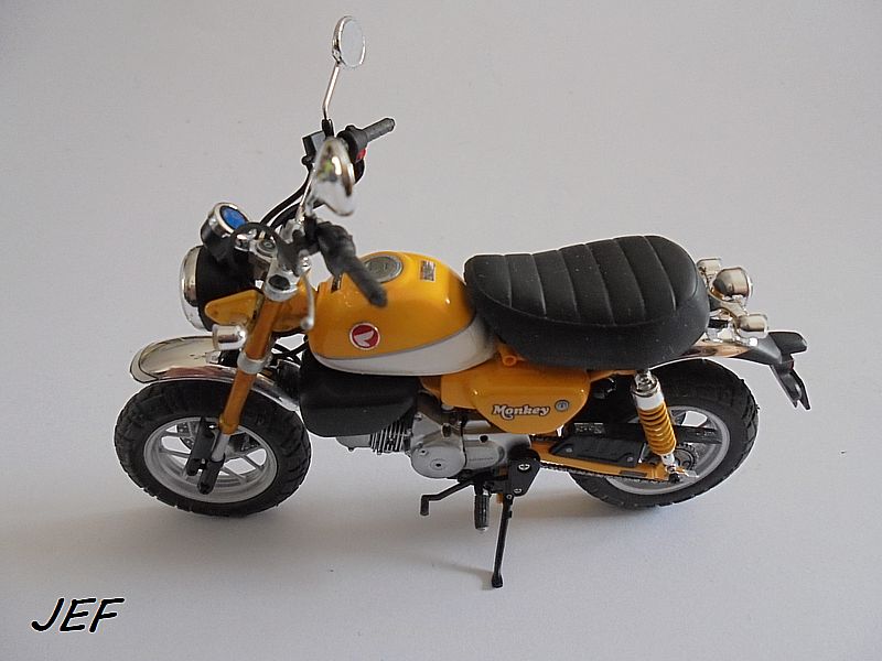 *1/12  HONDA MONKEY 125    TAMIYA  - Page 2 Mon_0824