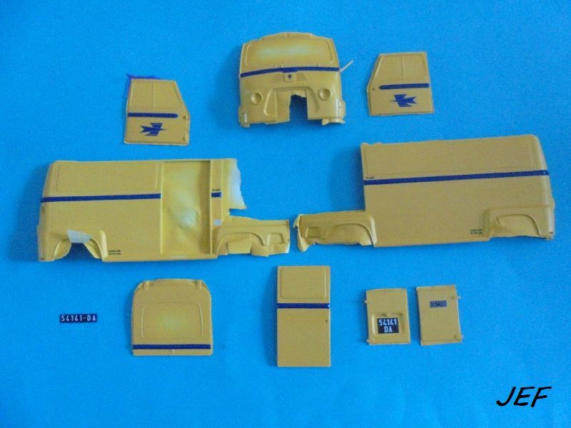 *1/24 RENAULT ESTAFETTE PTT surélevée, HELLER Réf 80740 Ptt_0313