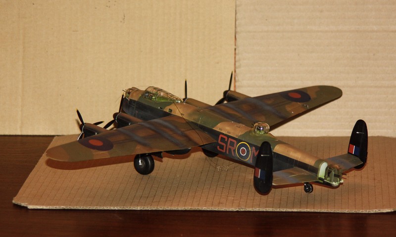 [REVELL] AVRO LANCASTER Mk I et III Réf 04300 Img_0202