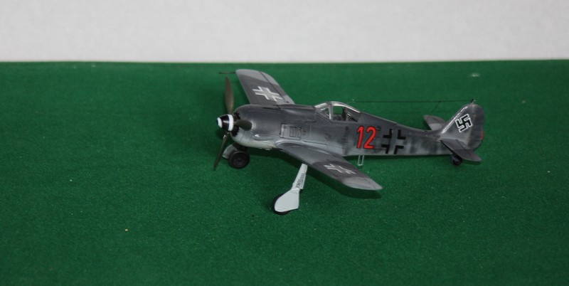 FW 190 A/F HELLER 1/72 - Page 2 Img_0428