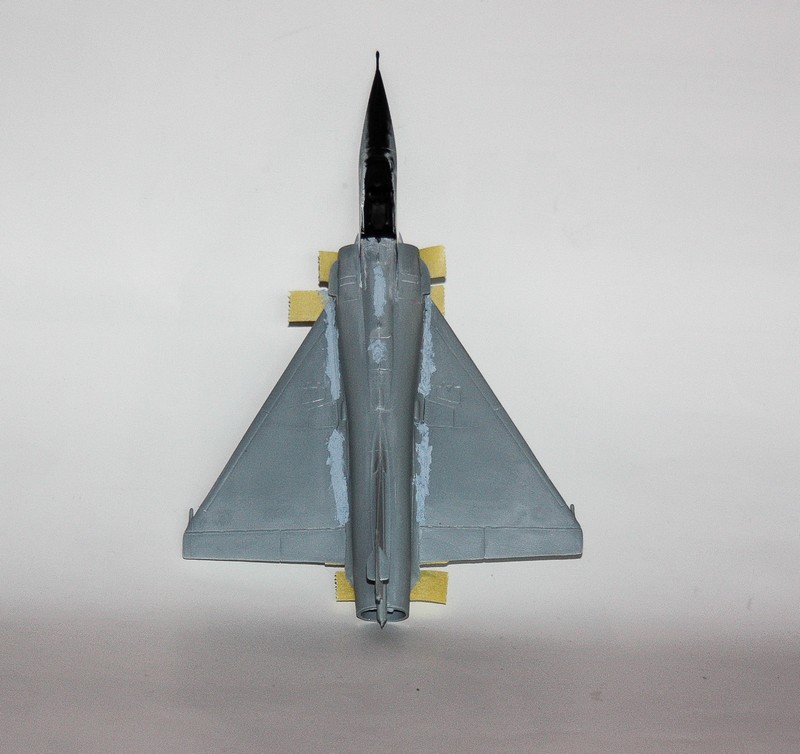 1/72    MIRAGE 2000   HELLER  - Page 2 Img_0975