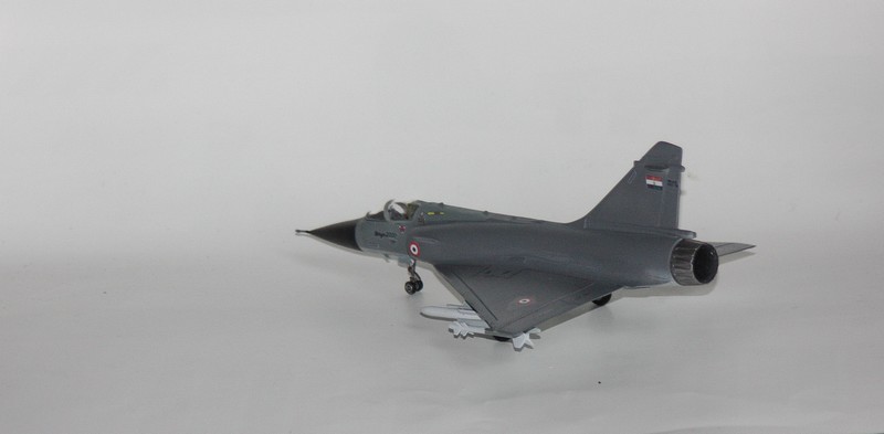 1/72    MIRAGE 2000   HELLER  - Page 4 Img_1048