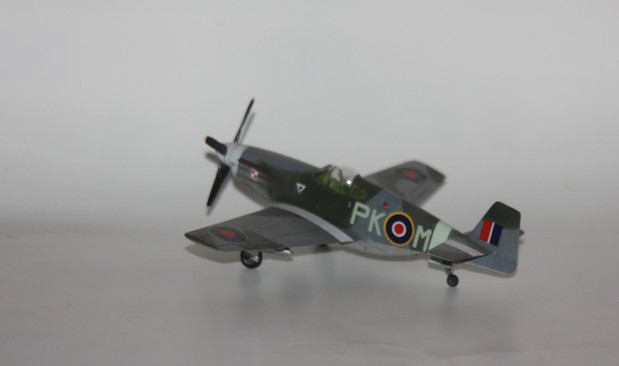 1/72     P 51 B/C    HOBBY BOSS Img_1388