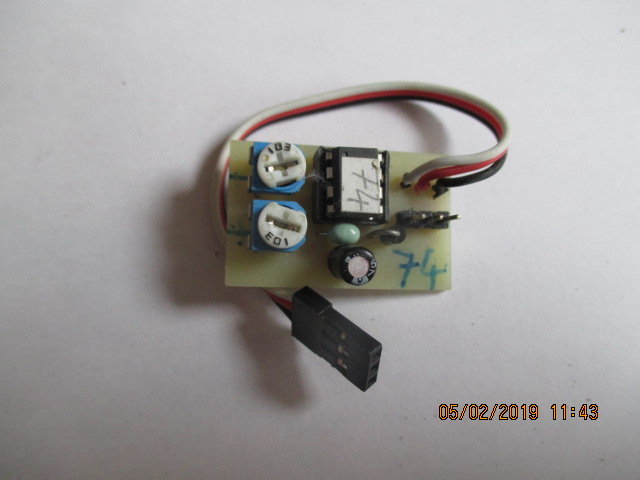 Electrobidouille 2 : Monter des commandes de servo 7411