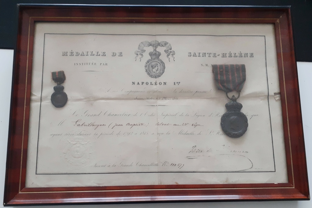 Médaille de St Héléne sous cadre avec diplôme et réduction Mzodai10