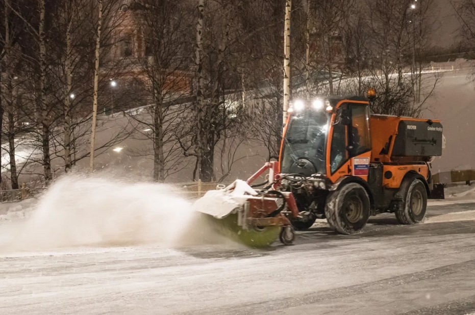 Коммунальные службы Сестрорецка оперативно борются со снежной стихией  Screen10