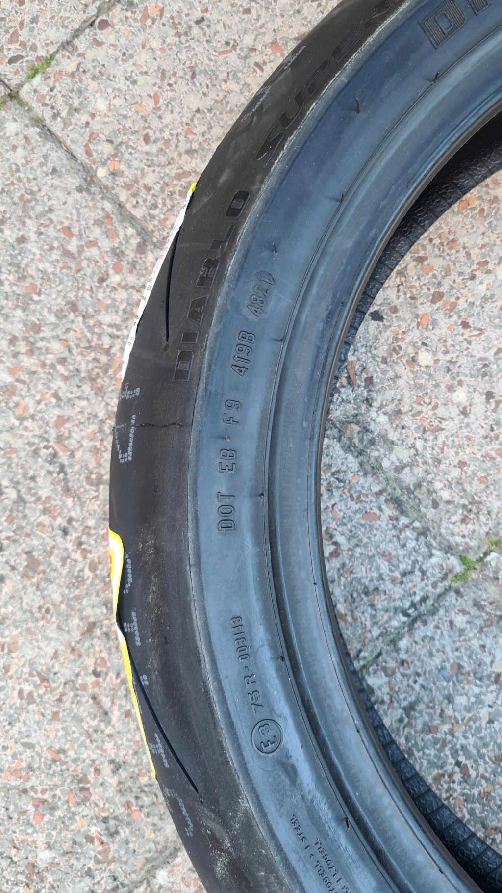 Pneus Neufs Pirelli Diablo Supercorsa SC V3 (110AV 140AR) 20220713