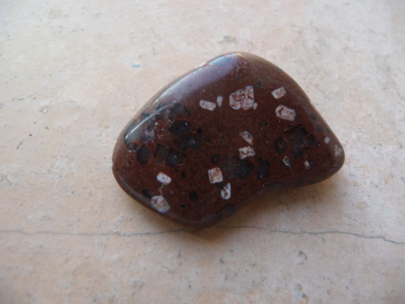 Quelles sont ces pierres, besoin de votre aide P1070016