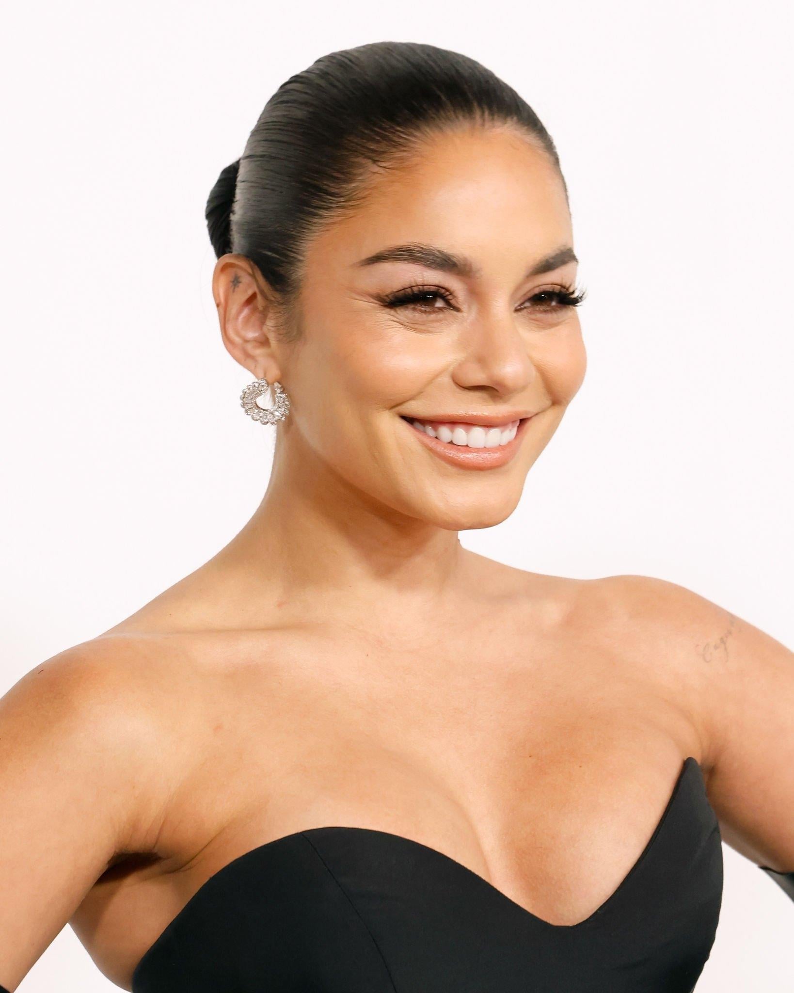 صور Vanessa Hudgens At 2023 CFDA Fashion Awards in New York Vaness15