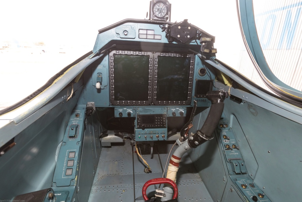 Yak-152 Trainer Aircraft  - Page 3 Aw6gui10