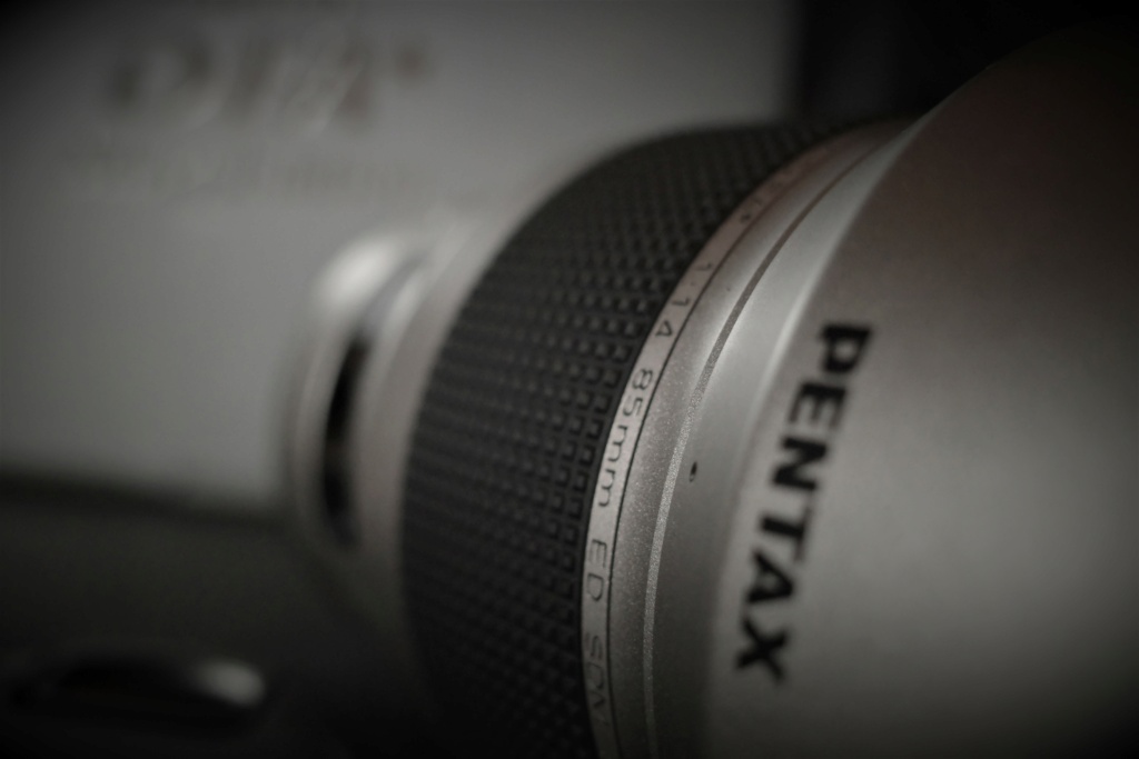 [VENDU] Objectif HD PENTAX-D FA* 85mm F1.4 SDM - Silver Ltd. Edition R0000511