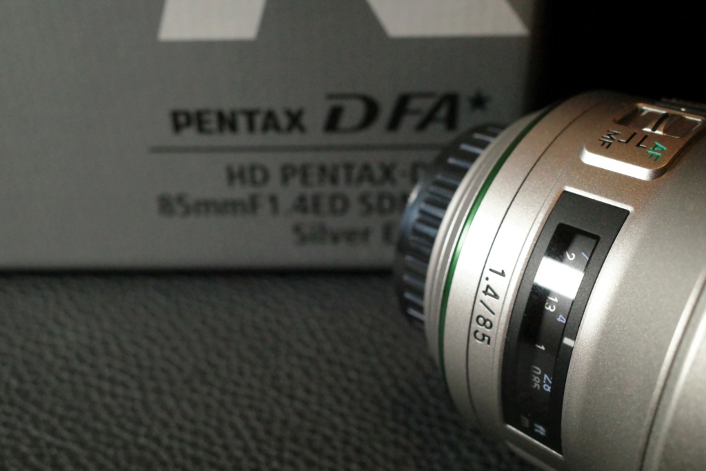 [VENDU] Objectif HD PENTAX-D FA* 85mm F1.4 SDM - Silver Ltd. Edition R0000512