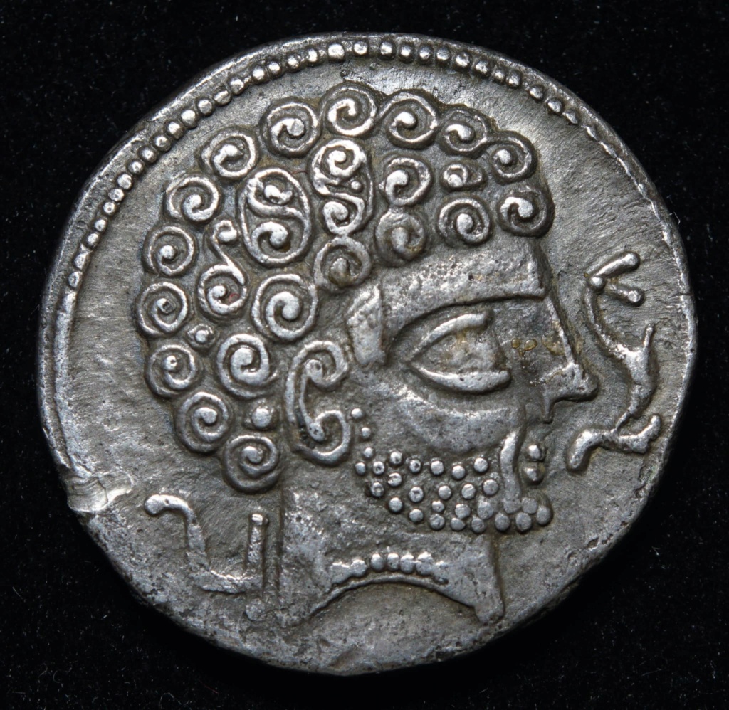 Variantes denarios de Arsaos multirizos con busto figurado. 27578310