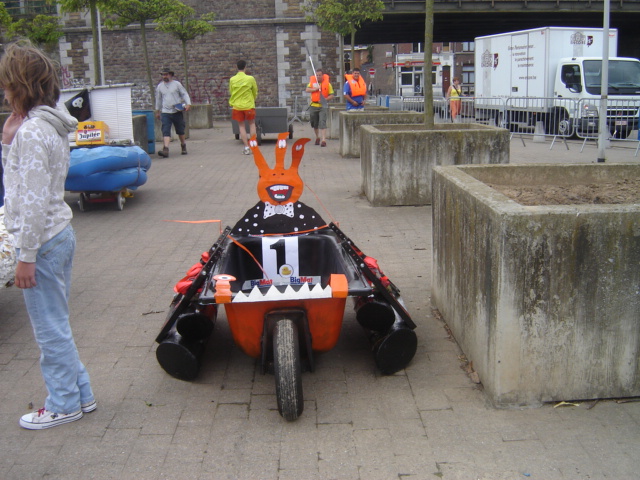 8eme course de baignoire sur le canal de l' Ourthe à Liège Baigno26