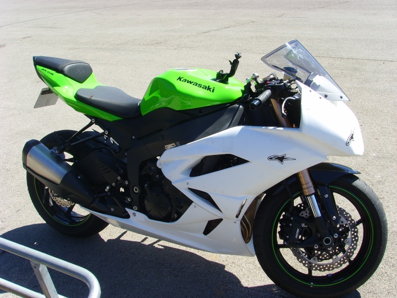 mon zx6r 2009 pas encore monter piste!!! Ssl21015