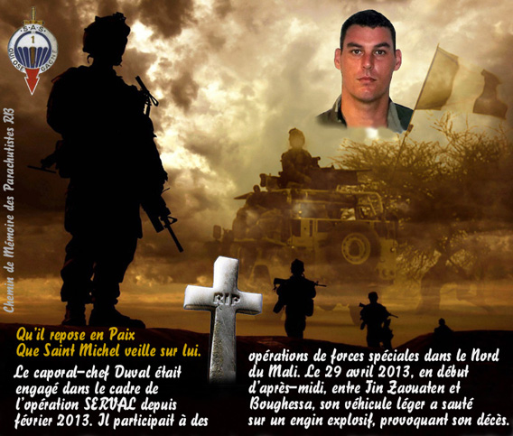 Hommage au parachutiste des forces spéciales du 1er RPIMa caporal-chef Stéphane Duval tué près de Boughessa nord Mali opération Serval 6e militaire