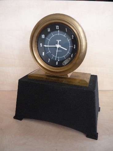 une horloge jaeger de voiture chinée en brocante Jaeger12