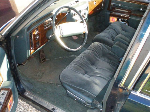 nouveau en Cadillac Fleetwood brougham d'elegance 1977 P5290012