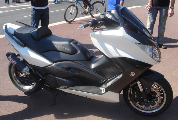 quelques beaux scoots Tmax_c10