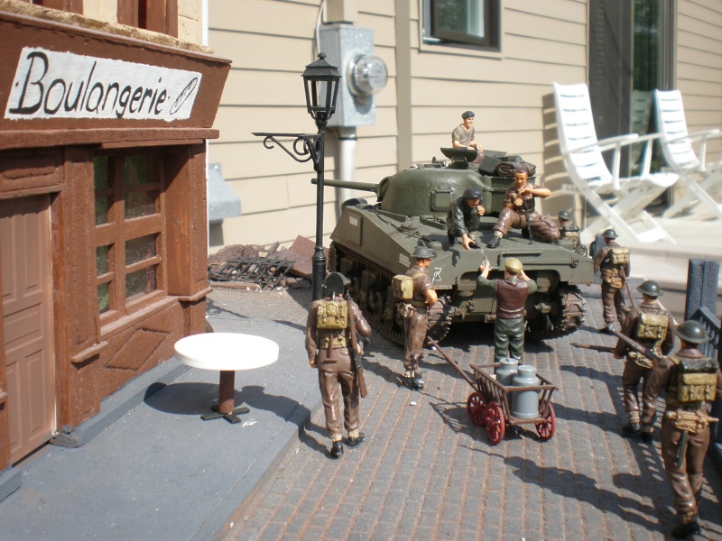 Bren Carrier et Boulangerie française CAEN 1944 P8190714