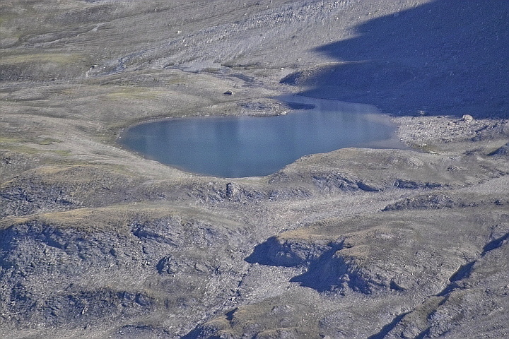 Les lacs de la Leisse et l'arête du Génépy Lacgra10