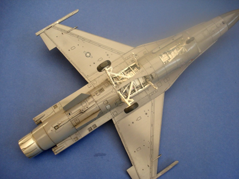 [Academy] F16C Fighting Falcon  1/32 - Page 3 Re-exp14