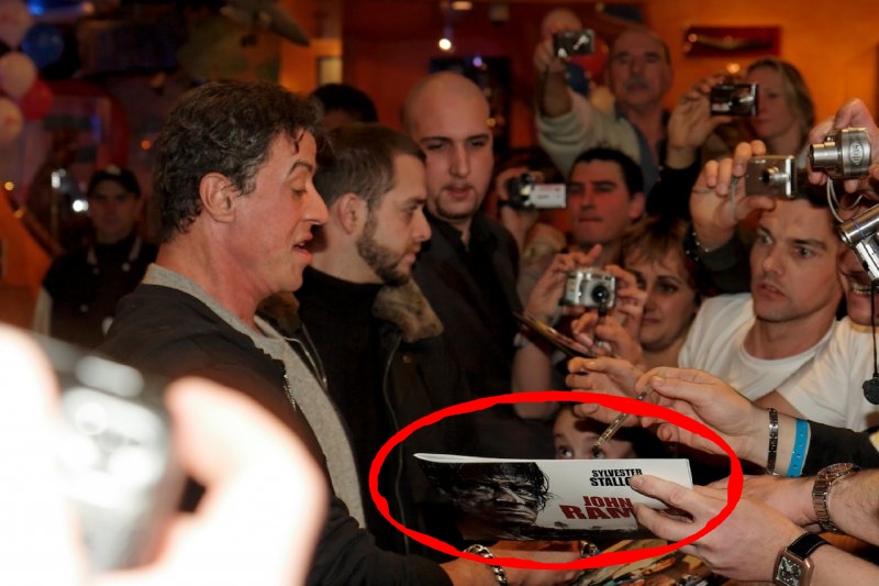 Stallone et le Planet Hollywood - Page 7 Ezf_10