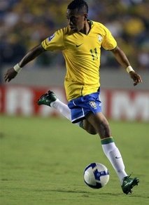 Robinho threatens to sue Pele Kl10