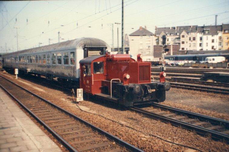 Kleindiesellok Köf II - DB-Baureihe 322-324 - DR BR 100 / 310 227