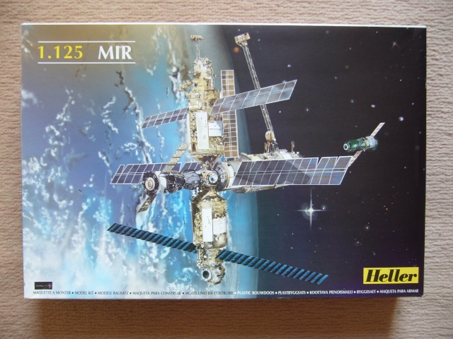 Mir [Heller 1/125] - Montage de Astrono P1030349