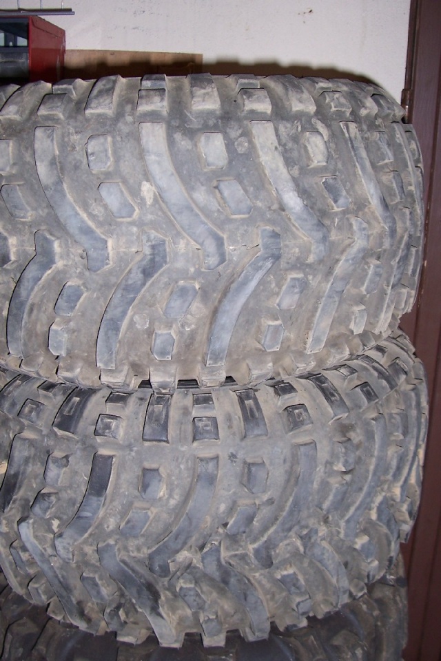 Vends pneus arrieres 22-11-26