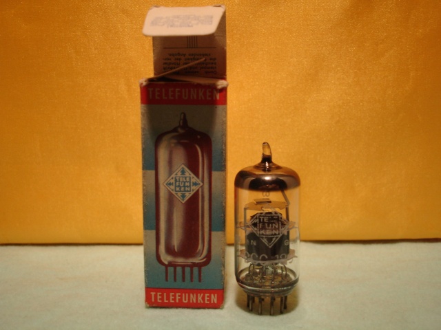 Telefunken PCC189 tube (NOS) Dsc04025