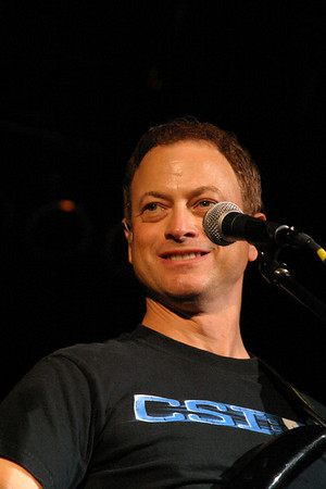 Gary Sinise - Page 39 14838410