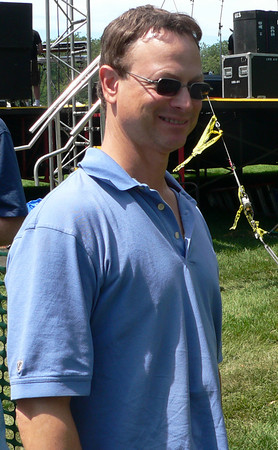 Gary Sinise - Page 39 57821510