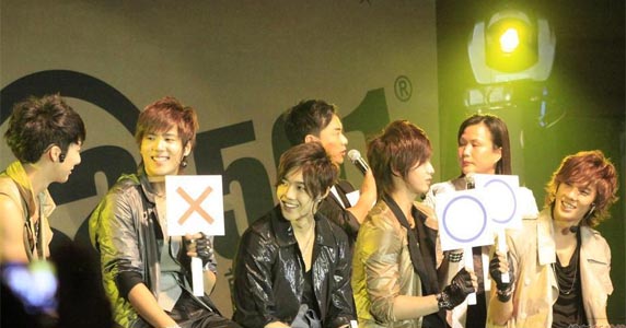 SS501 Mobbed at the HK Airport 016