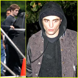 September 18, 2009 - Robert Pattinson Tops Moviefone’s Top 25 Under 25 Robert27