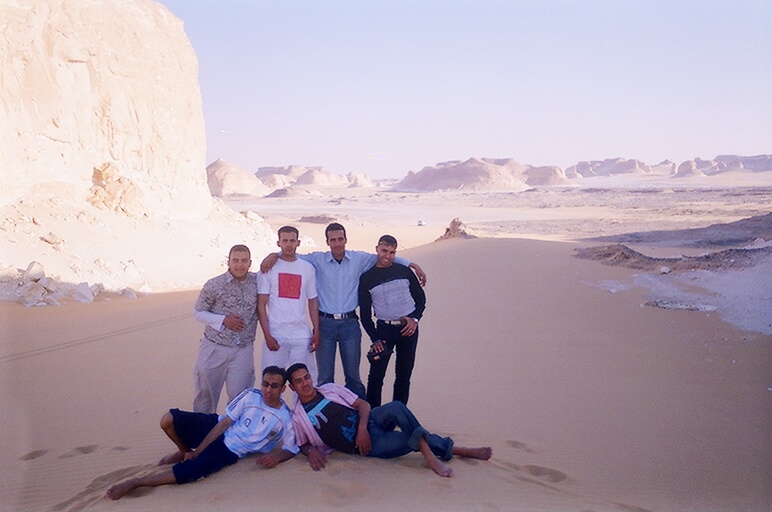 ا/ محمد نصير وا/ احمد ابو الخير مع اصدقائهم فى رحلة الى الصحراء البيضة بالواحات 00780010