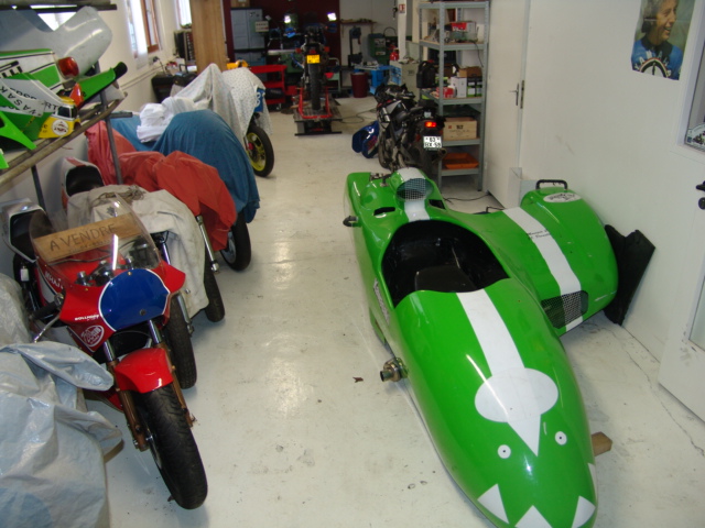 Photos de nos garages/ateliers - Page 11 Dsc05213