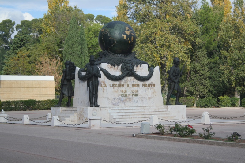 Le monument aux morts. Monume10