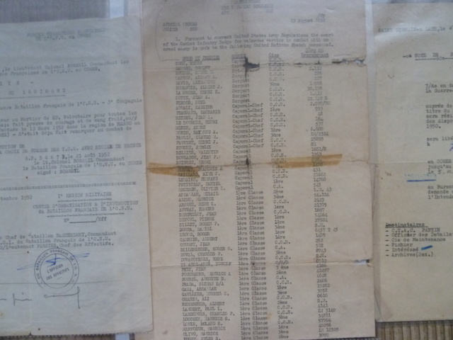 Lot de papiers, documents, photos, insignes, carnet de saut  d'un para du 1°BCCP Bataillon Français ONU Corée Indochine P1130345