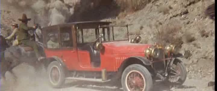 Les automobiles...dans le western. Vlcsna46