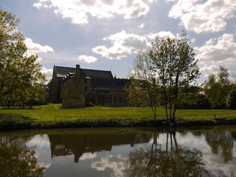 Première photo : abbaye bretonne & son reflet Abbaye10