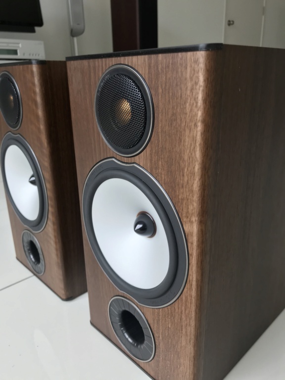 Monitor Audio Bronze BX2 (Walnut) in Mint Condition